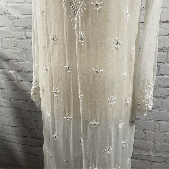 GUL white sheer eyelet cover-up🏖 get away, take away on your Vacay size medium - Picture 3 of 7